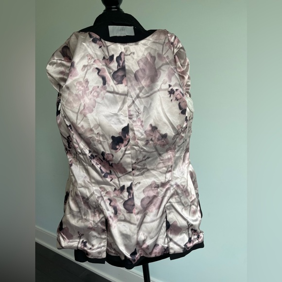 H&M blazer. - Picture 5 of 6